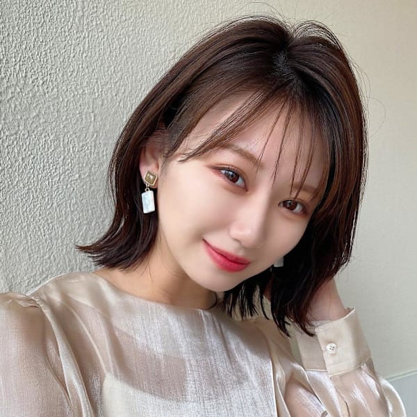 ぱっつん前髪にウルフレイヤーで小顔に×デザインカラー