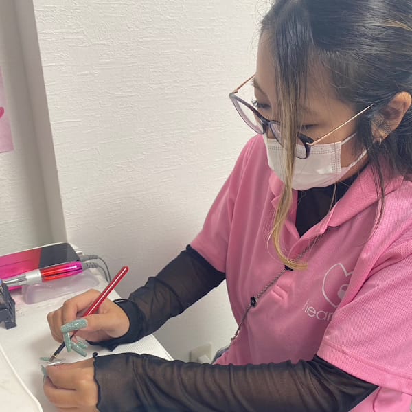 はあとねいる 曳舟店【ハアトネイルヒキフネテン】のスタッフ紹介。トミカワ