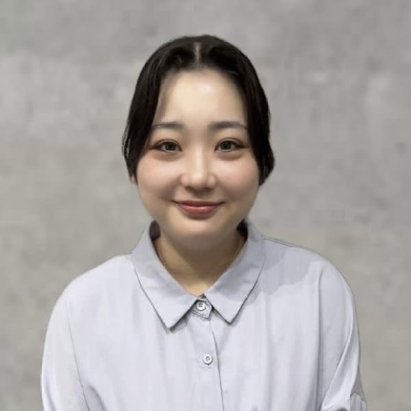 _WHITE 鳳店【アンダーバーホワイトオオトリテン】のスタッフ紹介。牧原 彩乃