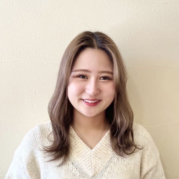 MEN'S HAIR B-8 宇都宮【メンズ ヘア ビーエイト】【メンズヘアー ビーエイト ウツノミヤ】のスタッフ紹介。矢澤 亜美