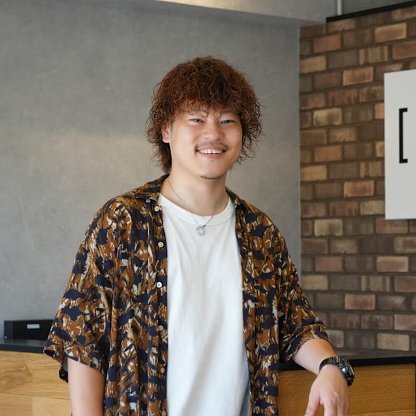men's salon Blank by SKY【メンズサロンブランクバイスカイ】のスタッフ紹介。日高 諒也