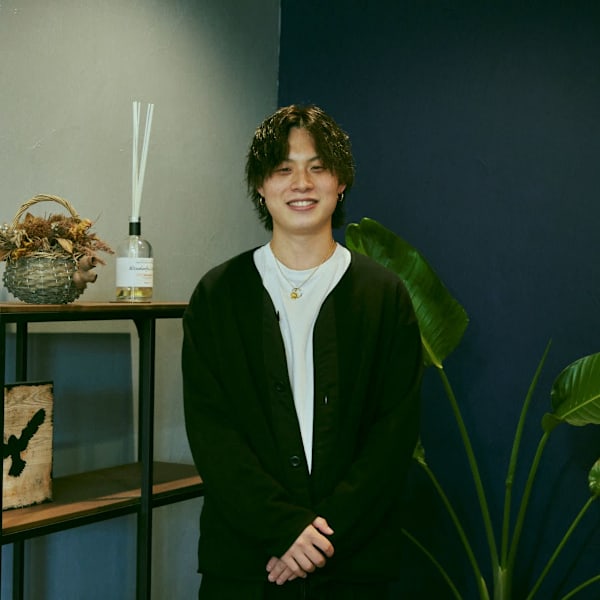 SKY FIELD HAIR【スカイフィールドヘアー】のスタッフ紹介。今野 拓海