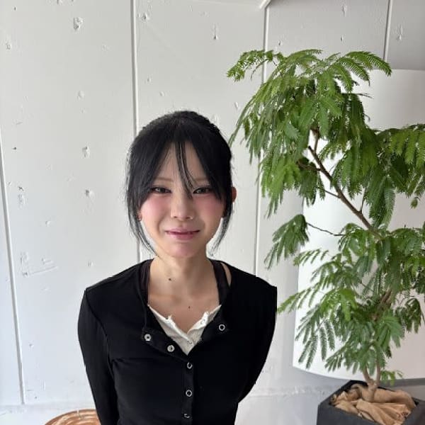 美容院 ora【オーラ】 深井【ビヨウイン オーラ フカイ】のスタッフ紹介。酒井 柚季