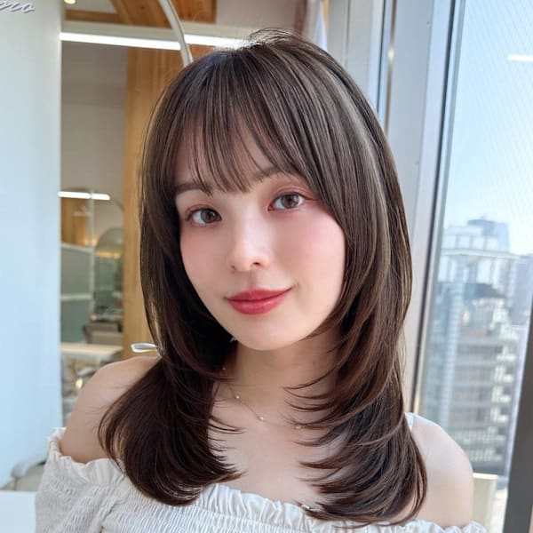 暗髪でも出せるこなれ感！フェイスレイヤー×くびれヘア