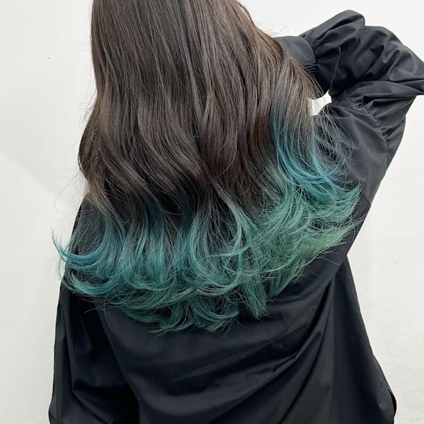 エメラルドグリーンカラー