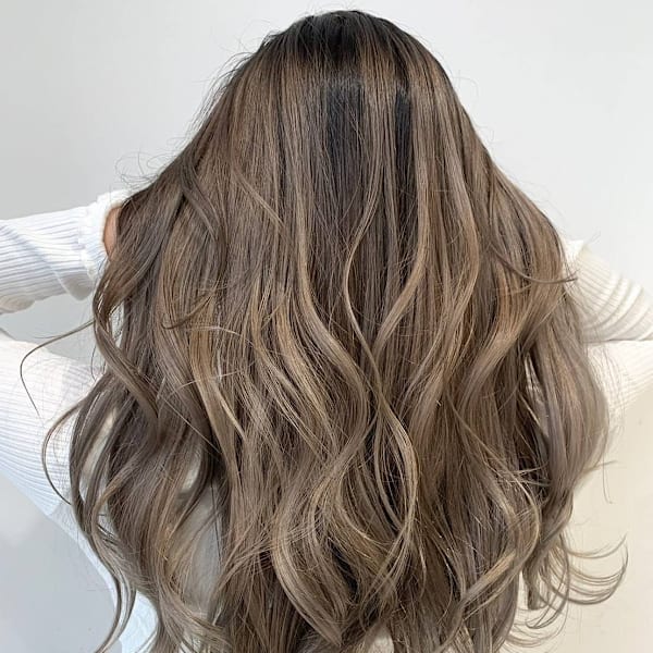 ベージュカラー