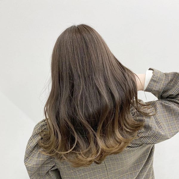 ブラウンベージュのグラデーションカラー