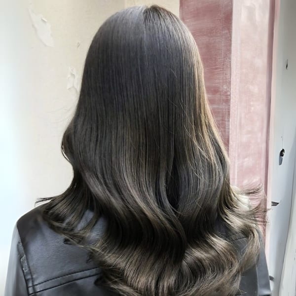 オリーブグレージュカラー 透明感カラー 20代 プルエクステ