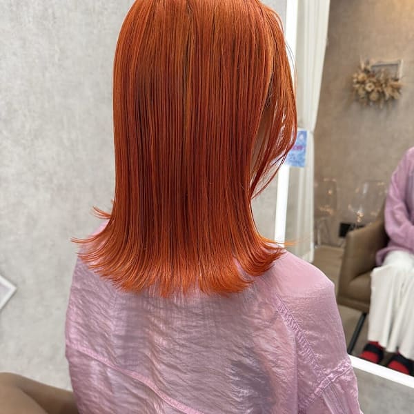 オレンジ×ミディアムボブ