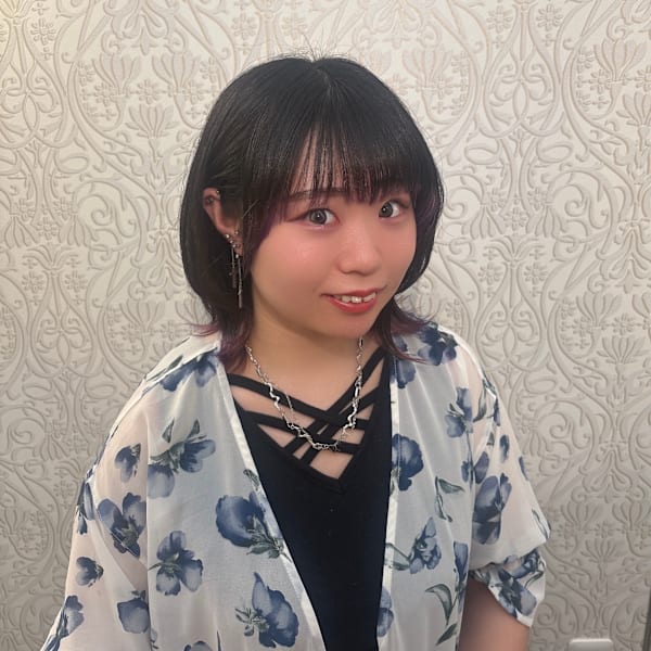 Queens’s gate RITZ店～クイーンズゲート～【クイーンズゲート リッツテン】のスタッフ紹介。岡 瑛美