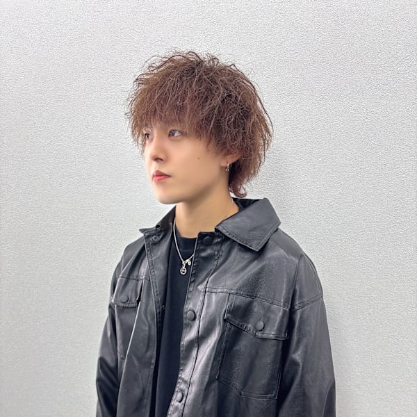 仙台 美容院 siki.salon 髪質改善 完全完結型個室サロン【センダイビヨウインシキサロンカミシツカイゼンカンゼンカンケツガタコシツサロン】のスタッフ紹介。富田 敦哉