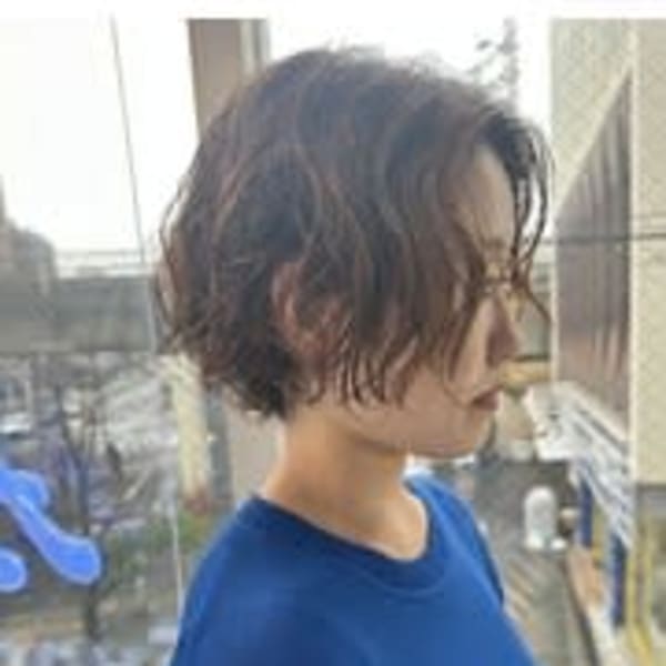 ハンサムショート/前髪なしショート×抜け感フェザーパーマ