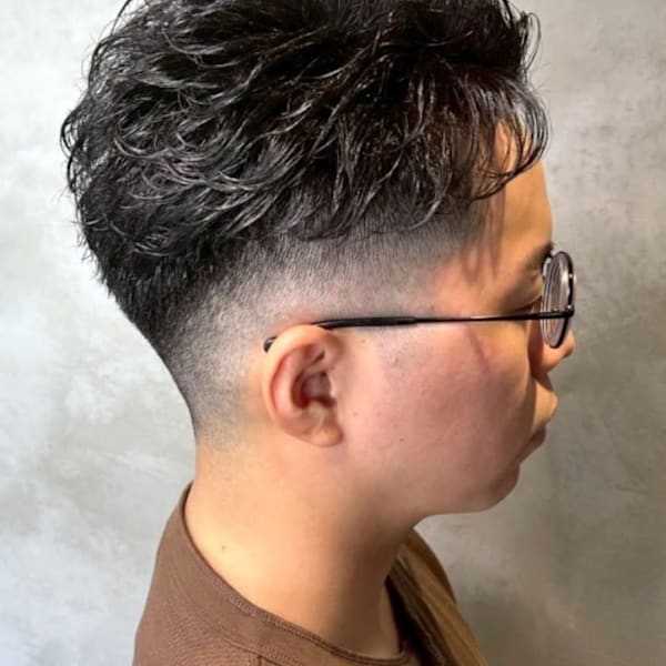 ナチュラルパーマ フェードカット束感 黒髪ショート 20代