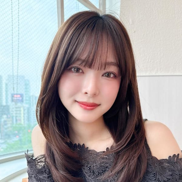 暗髪でも出せるこなれ感フェイスレイヤー×ナチュラルセミロング