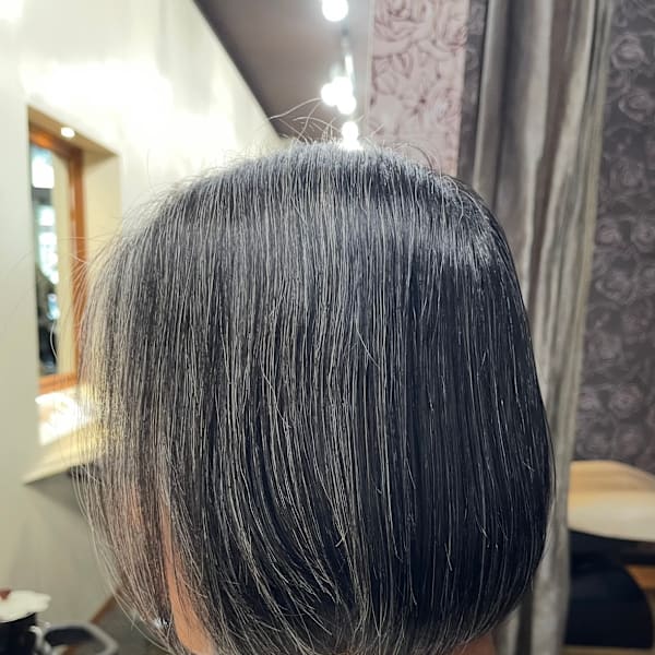 年齢を重ねても美しく。ツヤと柔らかさを叶えるストレートボブ