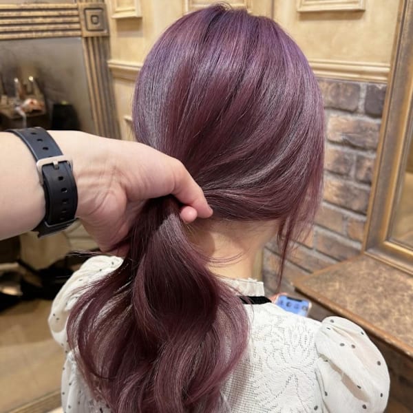 バーガンディ/サイドポニー/ミディアムレイヤーカット