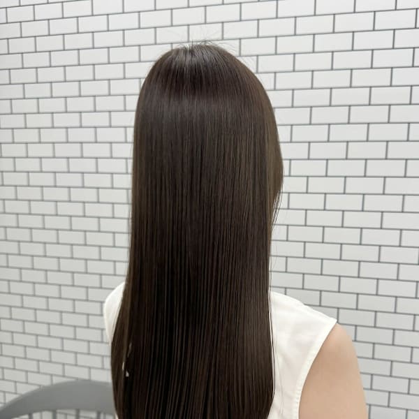 艶感たっぷりグレージュカラー【担当:RYONA】