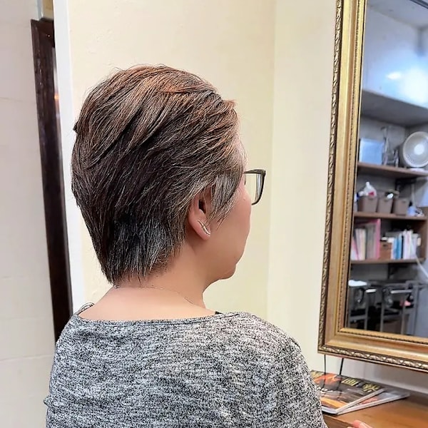 グレーヘアショートレイヤー