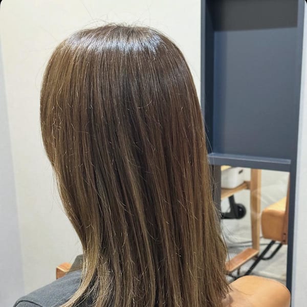 元々のハイライトを活かしたオリーブカラー|半個室型美容室 Sourire 東比恵店