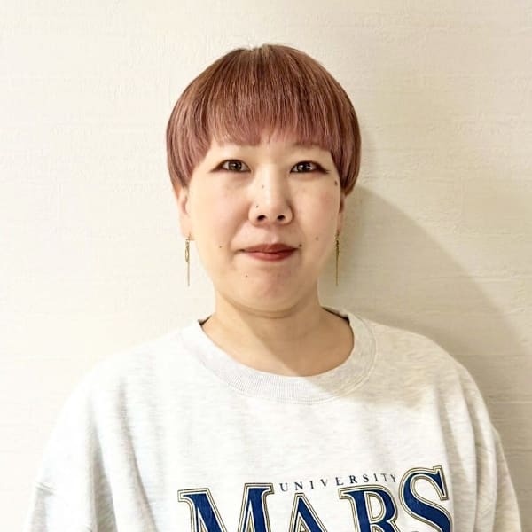 美容室 STROKE宇都宮平松本町店【ストローク】【ビヨウシツ ストロークウツノミヤヒラマツホンチョウテン】のスタッフ紹介。齊藤 玲奈