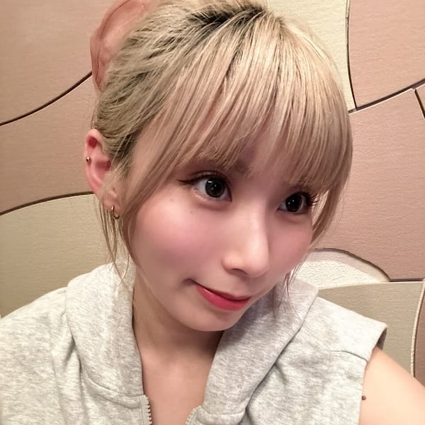 nimes【ニーム】のスタッフ紹介。hibico