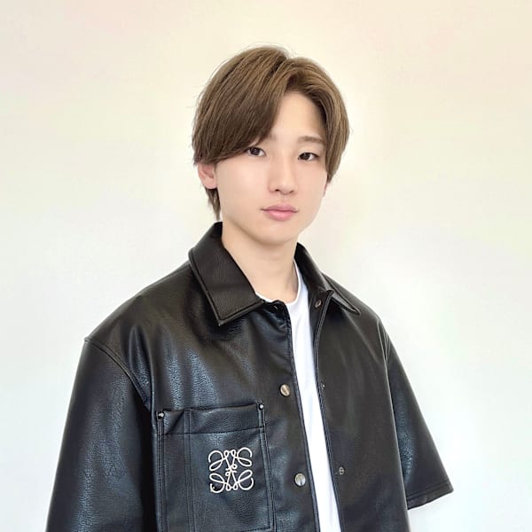 RU10C【ルージュシー】のスタッフ紹介。桐村 健太郎