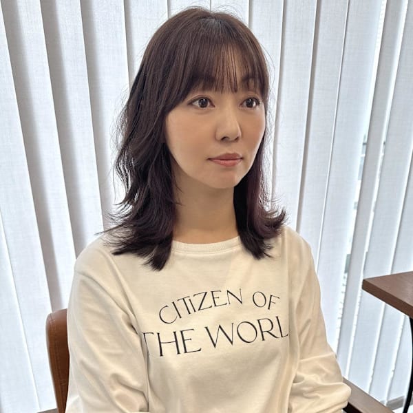 ミディロングレイヤー×インナーカラー×ピオニーライラック