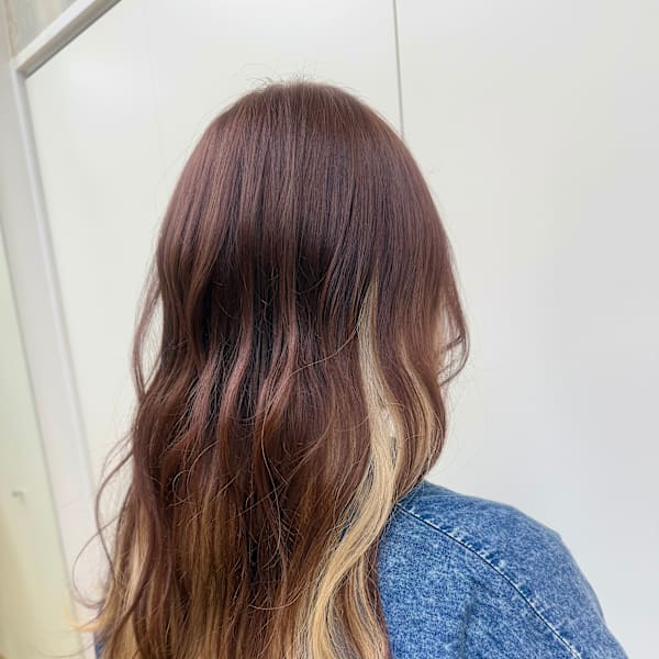 ピンクブラウン×ホワイトベージュインナーカラー|アクイール