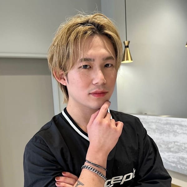 HAIR & MAKE EARTH 本庄早稲田店【ヘアメイクアースホンジョウワセダテン】のスタッフ紹介。山浦　大悟