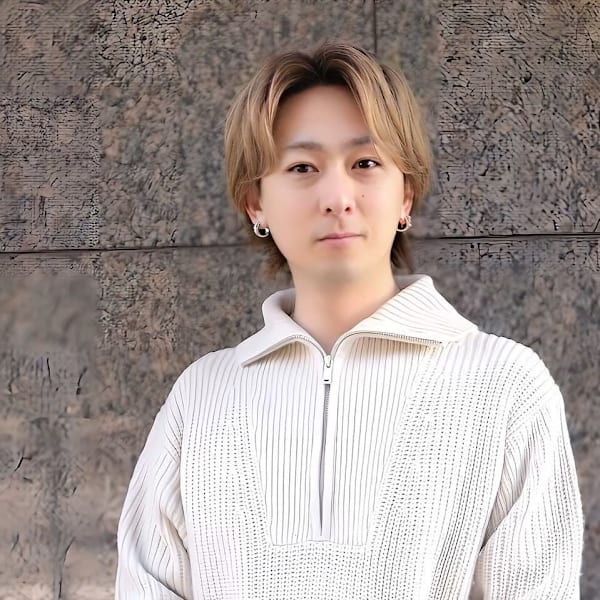 Shell Bear 銀座四丁目 髪質改善・トリートメント・ヘッドスパ 【シェルベアー】【シェルベアー ギンザヨンチョウメ】のスタッフ紹介。上村　拓実