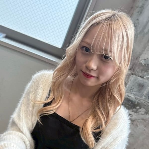 眉毛専門店AiQuick【アイブロウ まつげパーマ マツエク】駒込店 巣鴨/王子【マユゲセンモンテンアイクイックコマゴメテン】のスタッフ紹介。オオヒナタ ハルカ