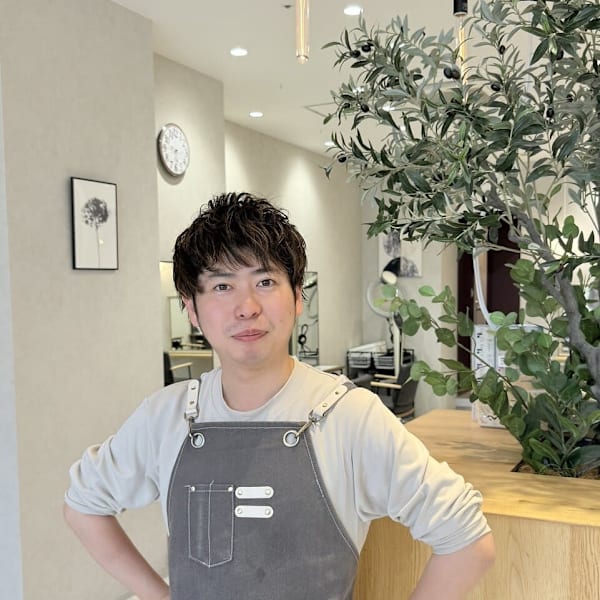 aimer by hair pocket【エメ バイ ヘアーポケット】のスタッフ紹介。小村 駿弥