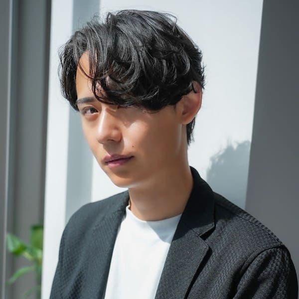 スパイラルパーマ ツーブロック 眉毛カット センターパート|髪質改善 SEPT. 天神大名