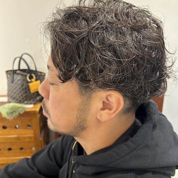 白髪を活かしたダンディパーマ