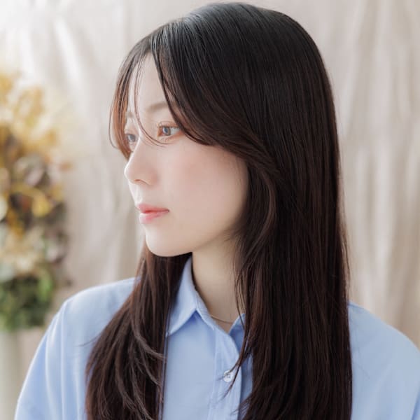 顔回りレイヤーカット小顔ストレートロング チャコールグレー