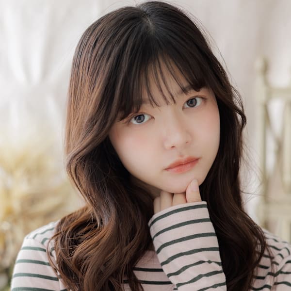 大人かわいい韓国風巻きガーリーロング　チャコールグレー|COVER HAIR bliss【カバーヘア ブリス】上尾/上尾西口店