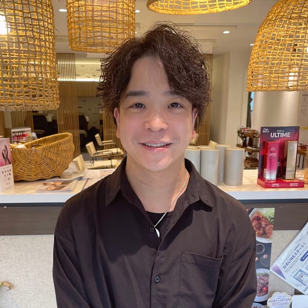 COSTA EST of RICHAIR【コスタエストオブリシェール】のスタッフ紹介。松井 竜輝