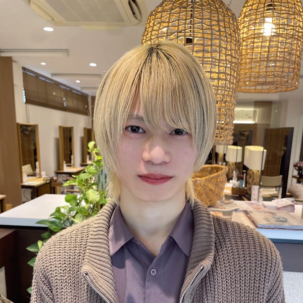 COSTA EST of RICHAIR【コスタエストオブリシェール】のスタッフ紹介。西内涼平