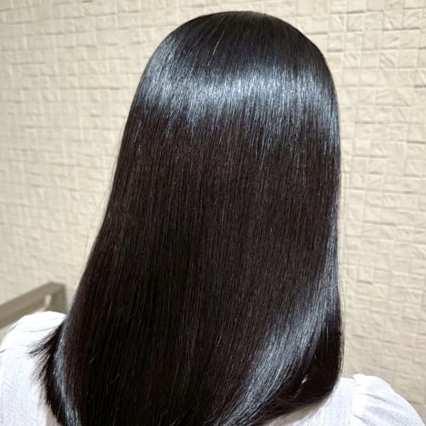 黒髪 うるつやストレート 髪質改善 セミロング 20代|Beautissimo 所沢