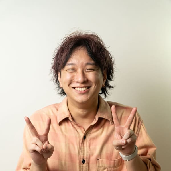 脱白髪染め専門店HAKUA白髪ぼかし町田本店(旧:脱白髪染め専門店HAKUA)【ダツシラガゾメセンモンテンハクア シラガボカシ マチダホンテン】のスタッフ紹介。黒田康平