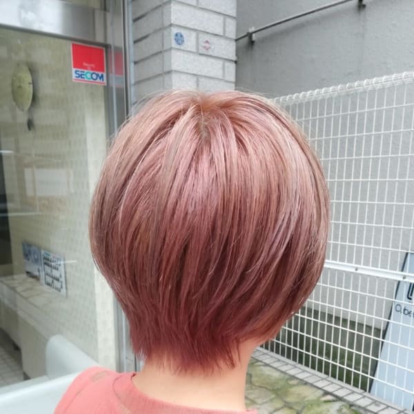 ピンクベージュ×くびれショート