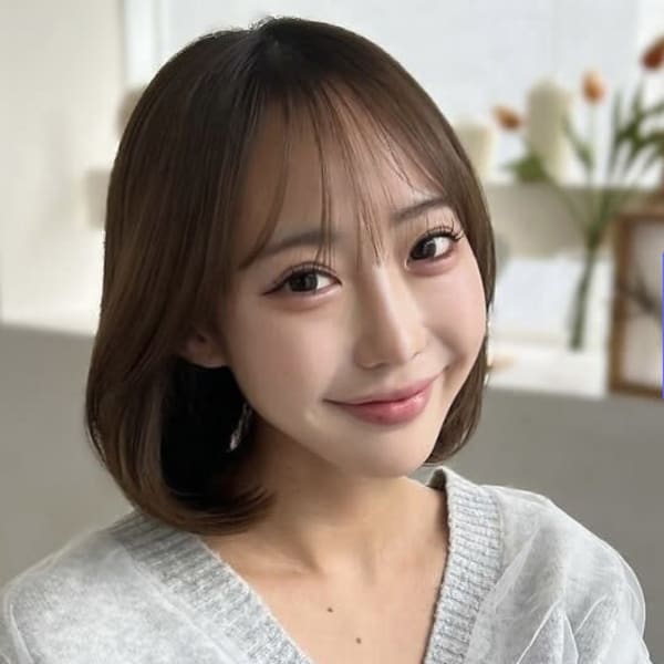 柔らかく揺れる韓国風シースルーバングボブ|CARE 梅田