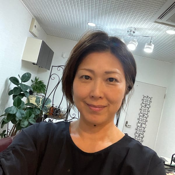 aroma hair【アロマ ヘアー】のスタッフ紹介。藤井賀緒理