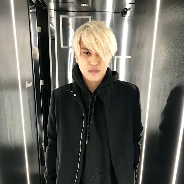 派手髪・ハイトーンカラー・デザインカラー・ブリーチ専門美容室【ハデガミ ハイトーンカラー デザインカラー ブリーチセンモンビヨウシツ】のスタッフ紹介。daiki yamasaki