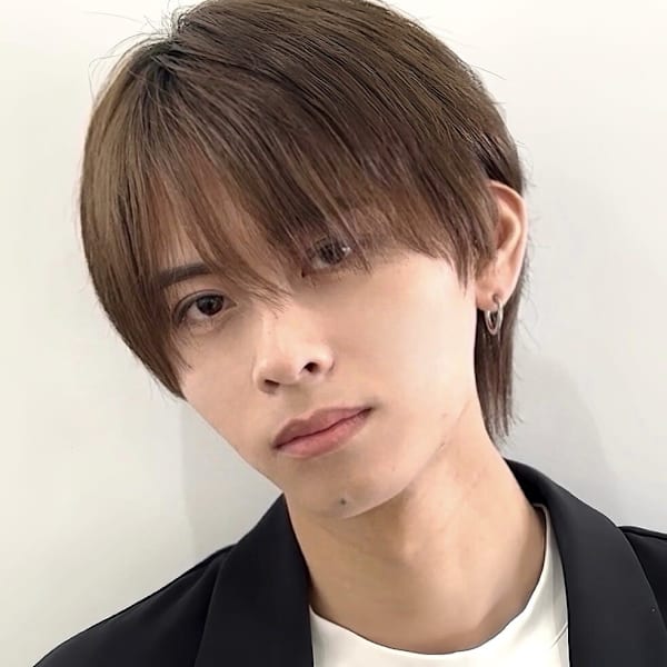 柔らか質感のストレートマッシュ