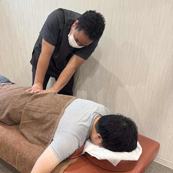 シャキット整体院【シャキットセイタイイン】のスタッフ紹介。シミズ