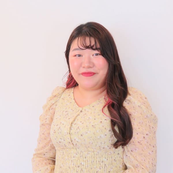 ビューティーサロン クィーンズ【ビューティーサロン クィーンズ】のスタッフ紹介。Hitomi