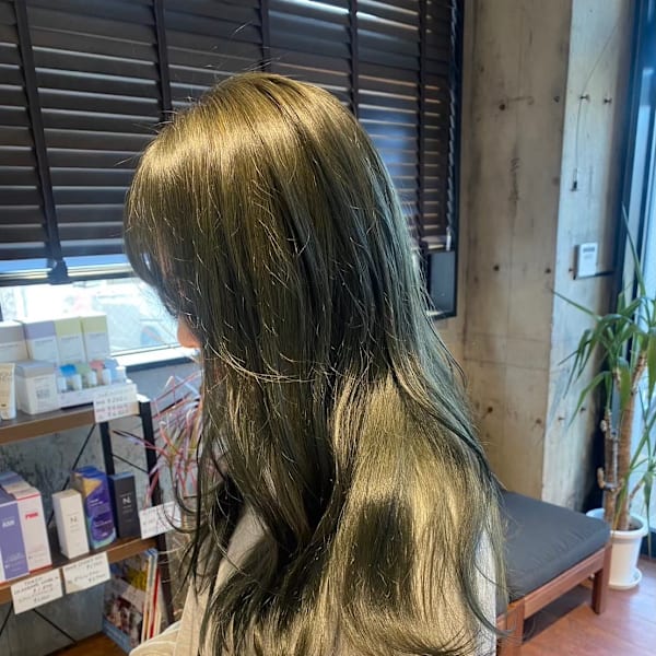 オリーブグリーン