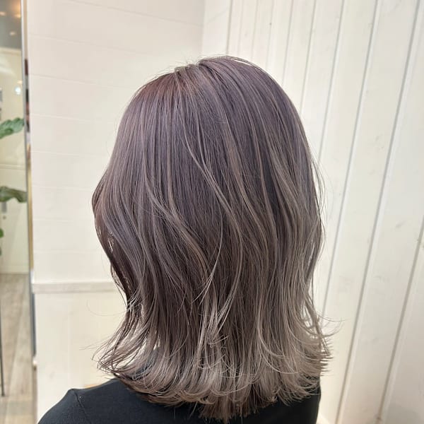 艶髪ハイライトカラー髪質改善トリートメントくびれミディ