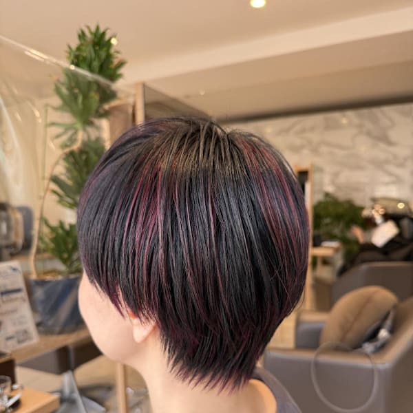 ピンクハイライト+ハンサムショート